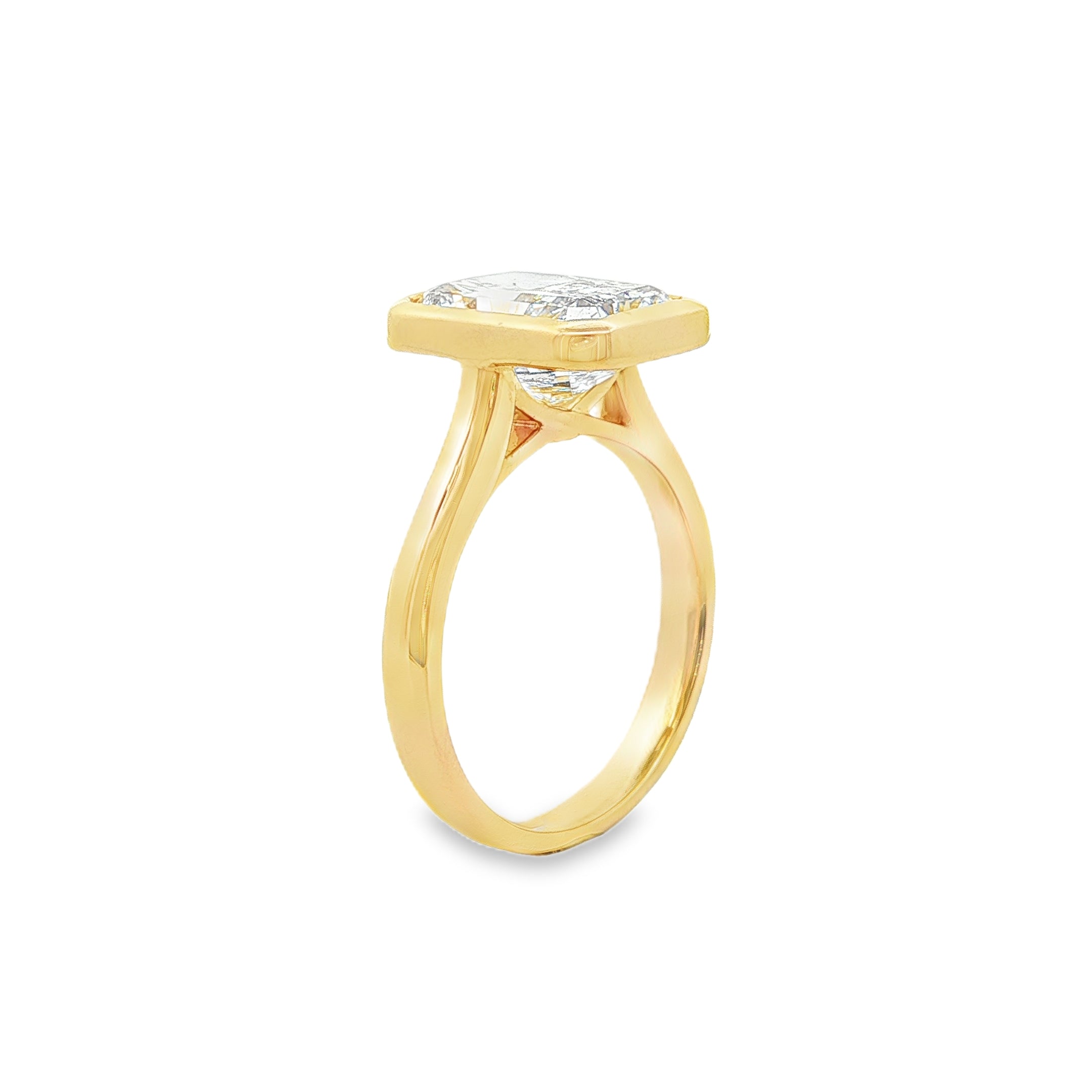 9ct Yellow Gold Bezel Set Radiant Cut Lab Grown Diamond Ring – 4ct TDW