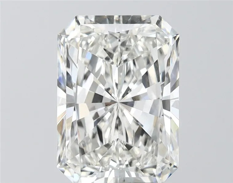 4.03ct Radiant Lab Grown Diamond (Colour G, Clarity VVS2, IGI Certified)