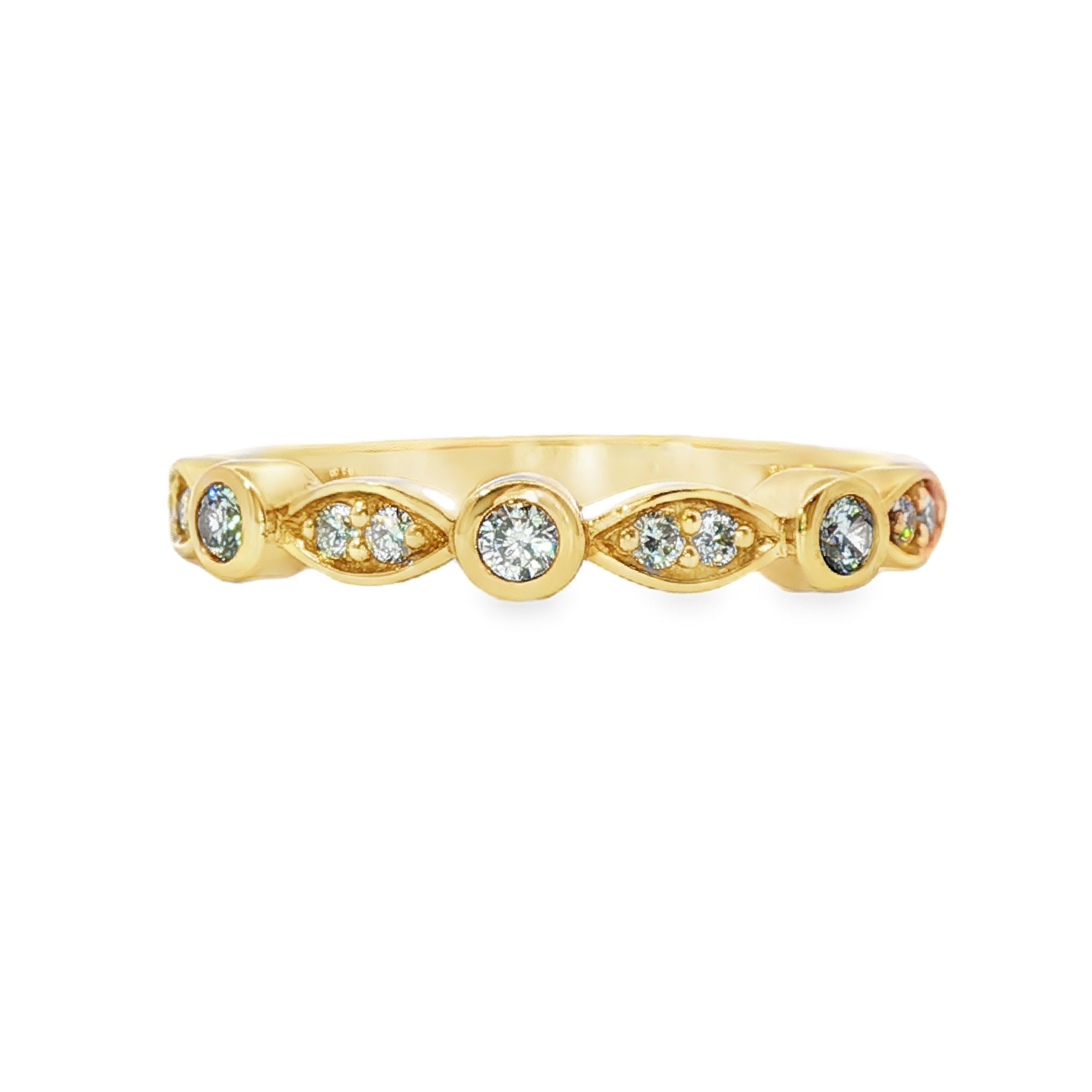Round Brilliant Lab-Grown Diamond Swing Ring-Style Band in 9ct Yellow Gold