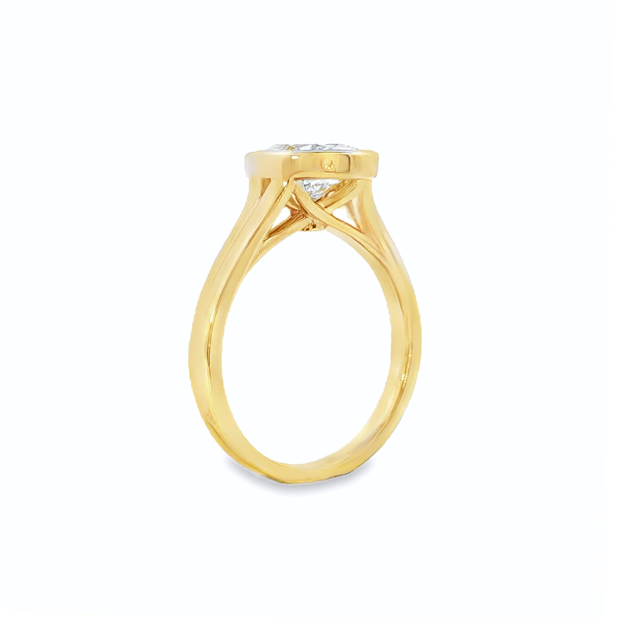 2.04ct Lab-Grown Diamond Bezel Set Ring with Split Shoulder in 9ct Yellow Gold, Oval Cut, E VS1, IGI 707545540