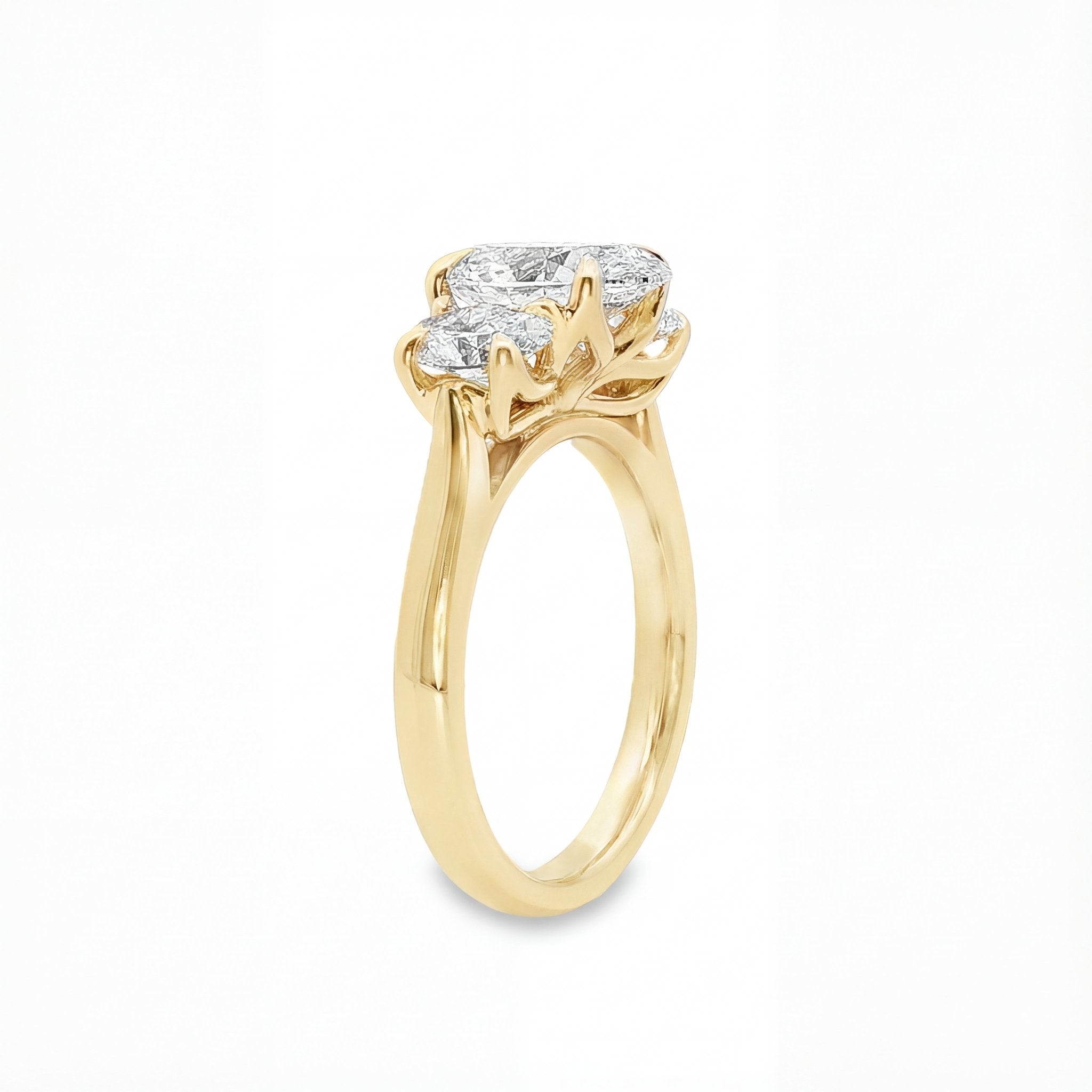1.04ct E VS1 Oval Lab-Grown Diamond Trilogy Ring in 18ct Yellow Gold (1.54ct TDW) - Diamond Lab Boutique