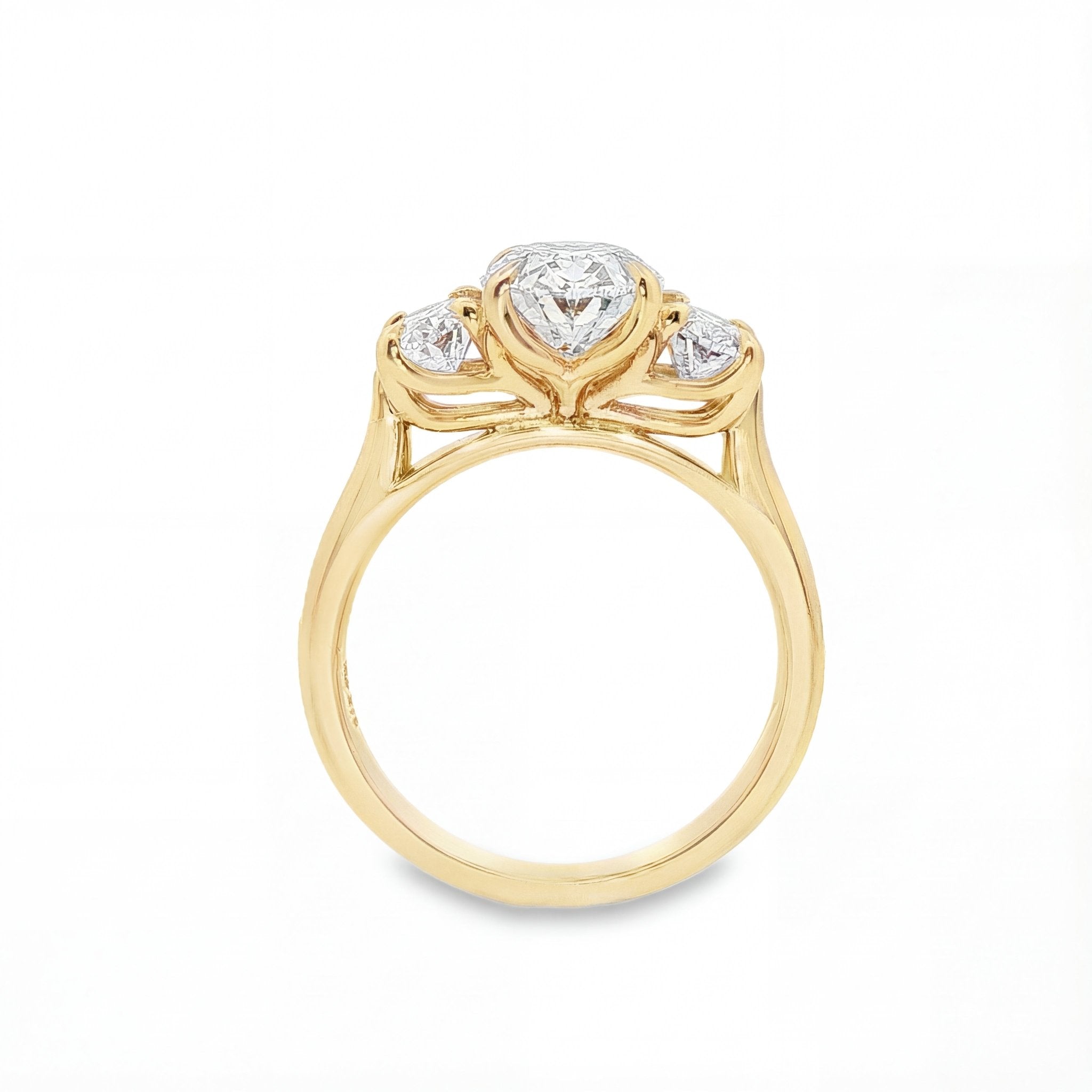 1.04ct E VS1 Oval Lab-Grown Diamond Trilogy Ring in 18ct Yellow Gold (1.54ct TDW) - Diamond Lab Boutique