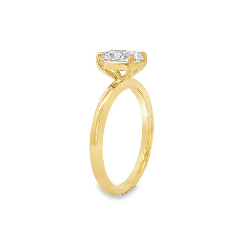 9ct Yellow Gold 1.00ct Oval Cut Claw Solitaire Engagement Ring